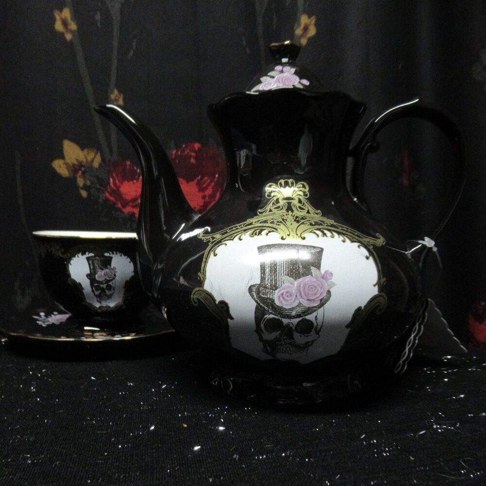 Elegant Skull Tea Set (Teapot, Cup and Saucer) - Picture 12 of 12